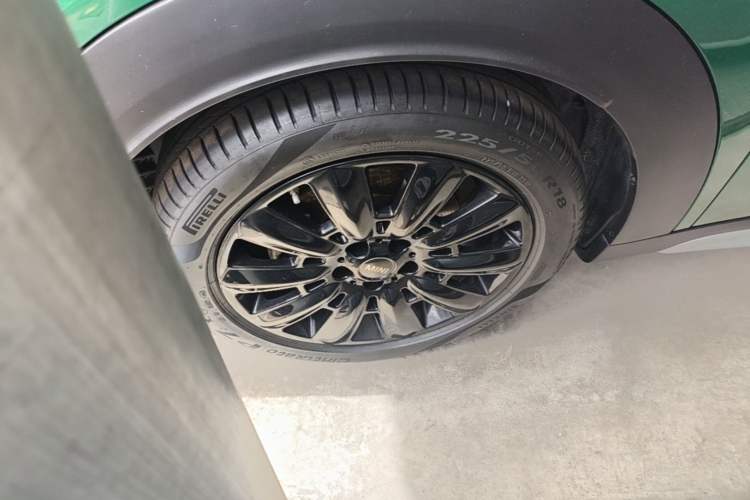 Used MINI Countryman 2019 1.5T COOPER Artist Weekend Travel Edition Left Front Wheel Hub