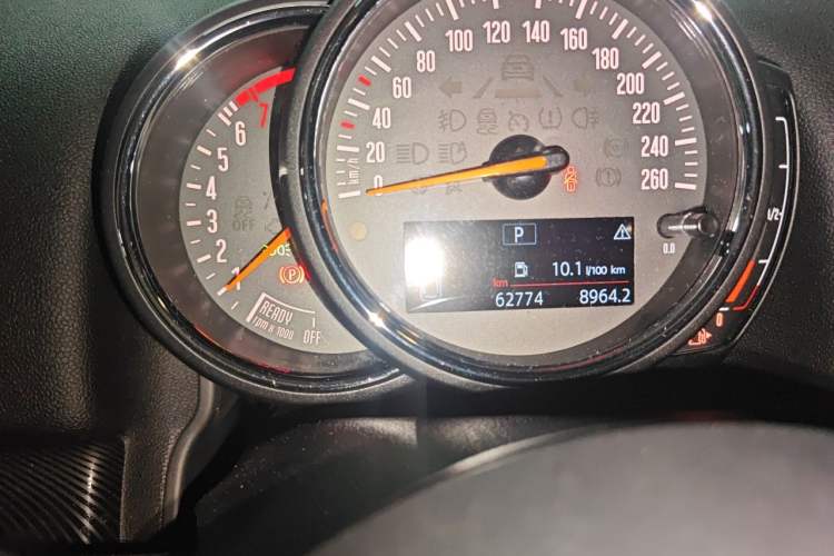 Used MINI Countryman 2019 1.5T COOPER Artist Weekend Travel Edition Odometer Close Up