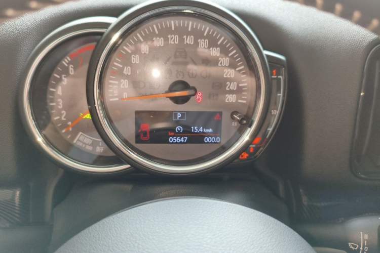 Used MINI Countryman 2019 1.5T COOPER Artist Weekend Travel Edition Odometer Close Up