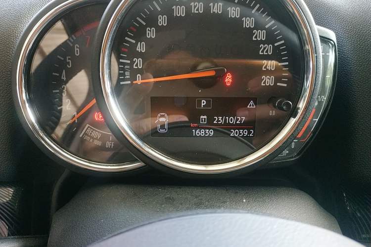 Used MINI Countryman 2019 1.5T COOPER Artist Weekend Travel Edition Odometer Close Up