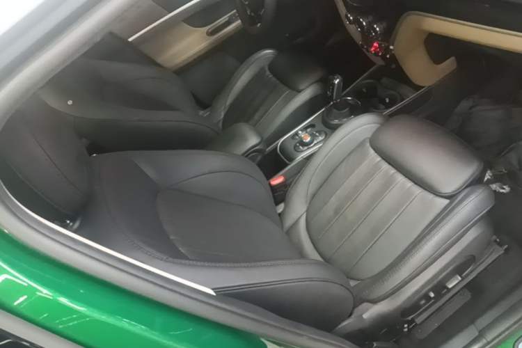 Used MINI Countryman 2019 2.0T COOPER S ALL4 Artist Right Front Seat