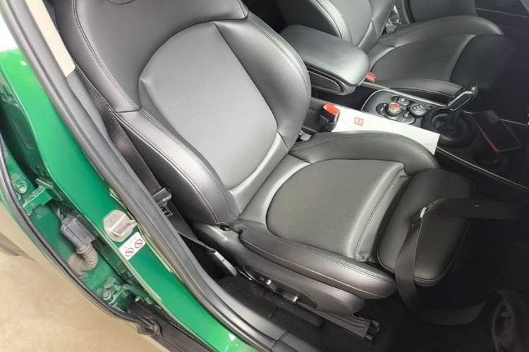 Used MINI Countryman 2019 1.5T COOPER Artist Weekend Travel Edition Right Front Seat