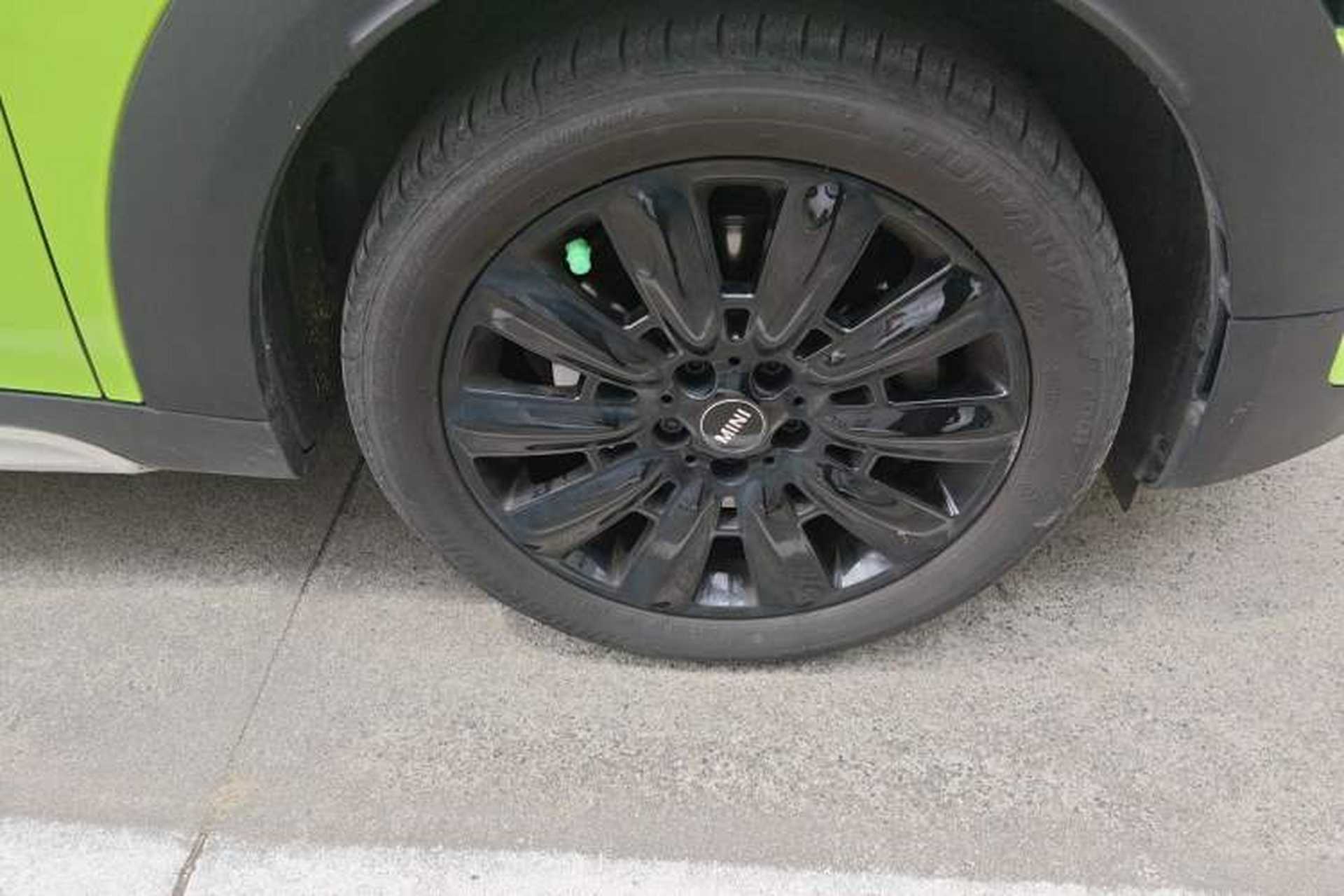 Used MINI Countryman 2019 2.0T COOPER S ALL4 Classic Edition Right Front Wheel Hub