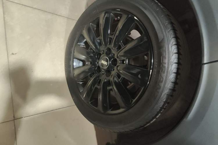 Used MINI Countryman 2019 1.5T COOPER ALL4 Artist Weekend Travel Edition Right Rear Wheel Hub