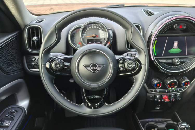 Used MINI Countryman 2019 1.5T COOPER ALL4 Artist Weekend Travel Edition Steering Wheel