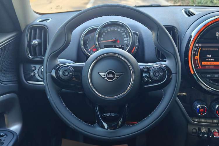 Used MINI Countryman 2019 1.5T COOPER Artist Weekend Travel Edition Steering Wheel