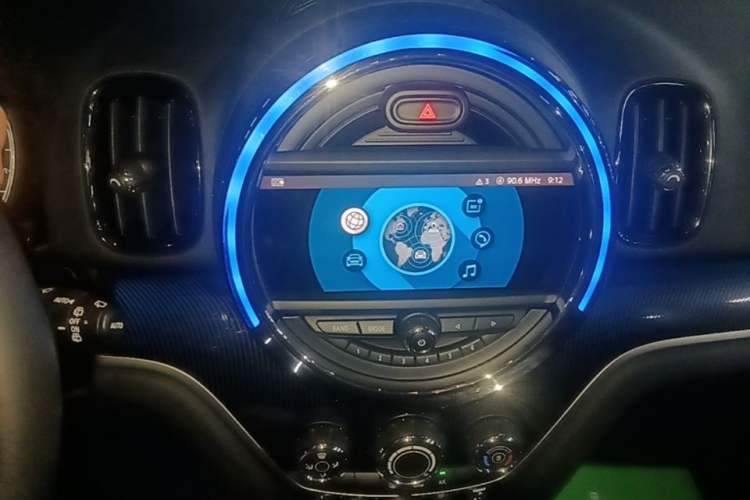 Used MINI Countryman 2019 1.5T COOPER ALL4 Artist Weekend Travel Edition Audio And AC Panel