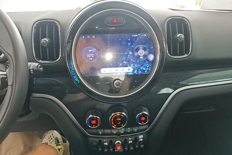 Used MINI Countryman 2019 2.0T COOPER S ALL4 Artist Audio And AC Panel