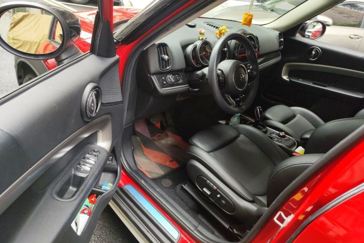 Used MINI Countryman 2019 1.5T COOPER Artist Weekend Travel Edition Driver Seat