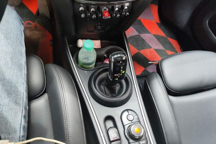 Used MINI Countryman 2019 1.5T COOPER Artist Weekend Travel Edition Gear Lever