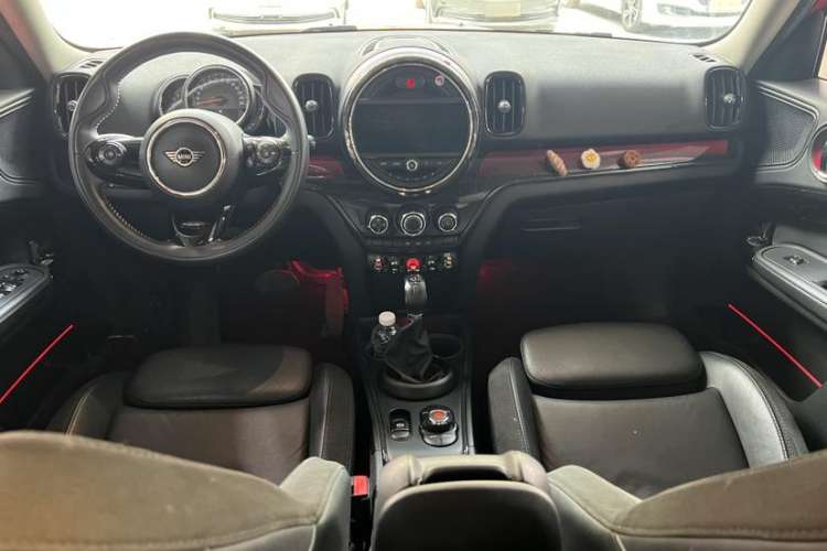 Used MINI Countryman 2019 1.5T COOPER ALL4 Artist Weekend Travel Edition Interior 1