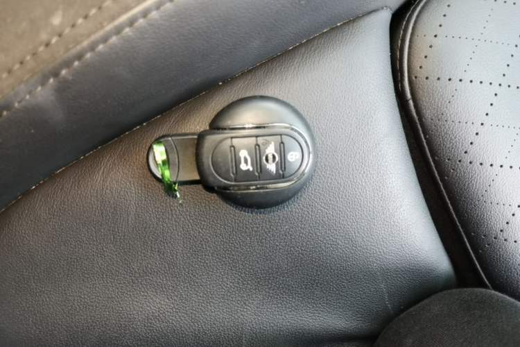 Used MINI Countryman 2019 1.5T COOPER ALL4 Artist Weekend Travel Edition Interior 1
