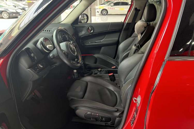 Used MINI Countryman 2019 1.5T COOPER ALL4 Artist Weekend Travel Edition Interior 2