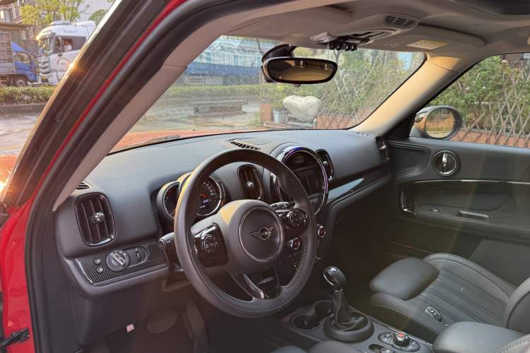 Used MINI Countryman 2019 2.0T COOPER S ALL4 Classic Edition Interior 3