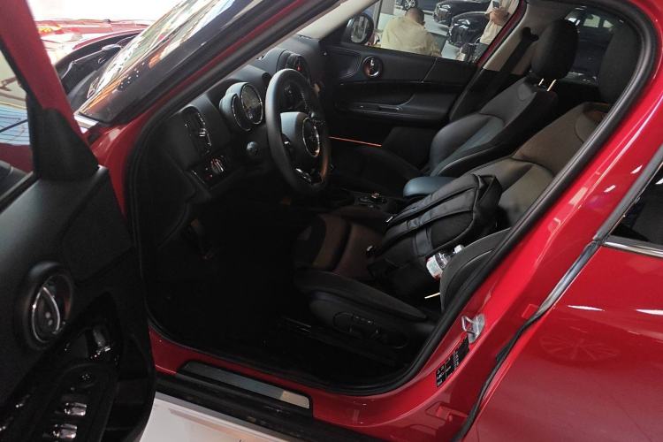 Used MINI Countryman 2019 1.5T COOPER ALL4 Artist Weekend Travel Edition Interior 3
