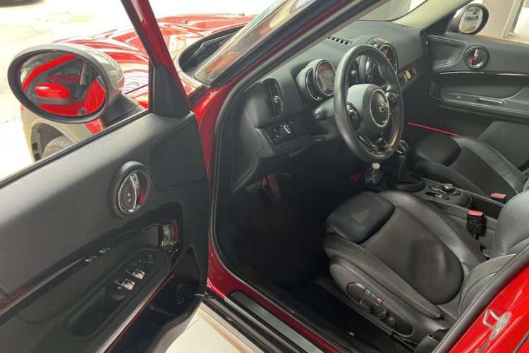 Used MINI Countryman 2019 1.5T COOPER ALL4 Artist Weekend Travel Edition Interior 3