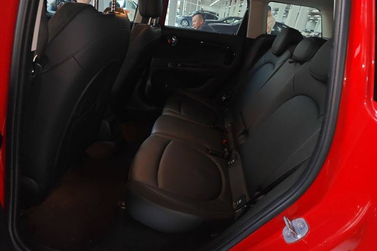 Used MINI Countryman 2019 1.5T COOPER ALL4 Artist Weekend Travel Edition Interior 4