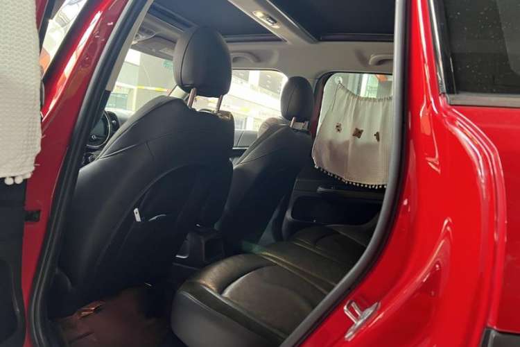 Used MINI Countryman 2019 1.5T COOPER ALL4 Artist Weekend Travel Edition Interior 4