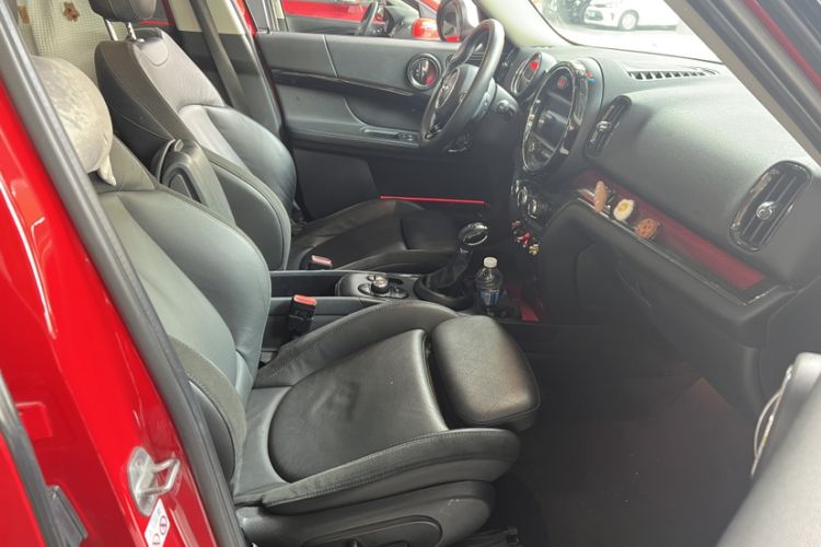 Used MINI Countryman 2019 1.5T COOPER ALL4 Artist Weekend Travel Edition Interior 5