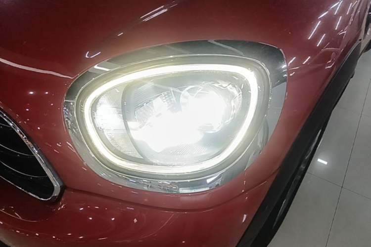 Used MINI Countryman 2019 1.5T COOPER ALL4 Artist Weekend Travel Edition Left Front Headlight