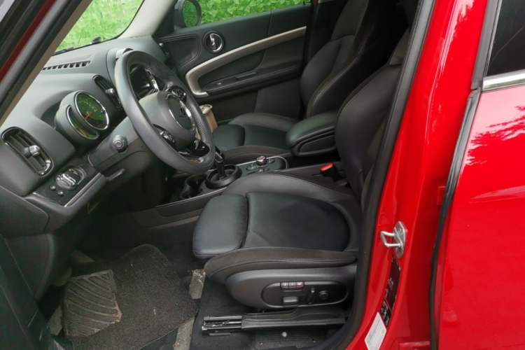 Used MINI Countryman 2019 1.5T COOPER ALL4 Artist Weekend Travel Edition Left Front Seat