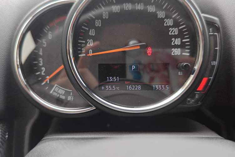 Used MINI Countryman 2019 2.0T COOPER S ALL4 Classic Edition Odometer Close Up