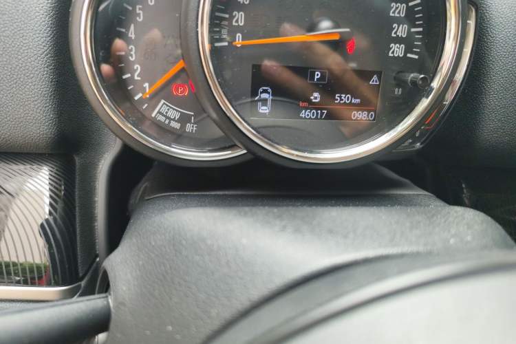 Used MINI Countryman 2019 1.5T COOPER Artist Weekend Travel Edition Odometer Close Up