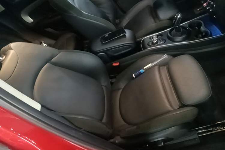 Used MINI Countryman 2019 1.5T COOPER ALL4 Artist Weekend Travel Edition Right Front Seat
