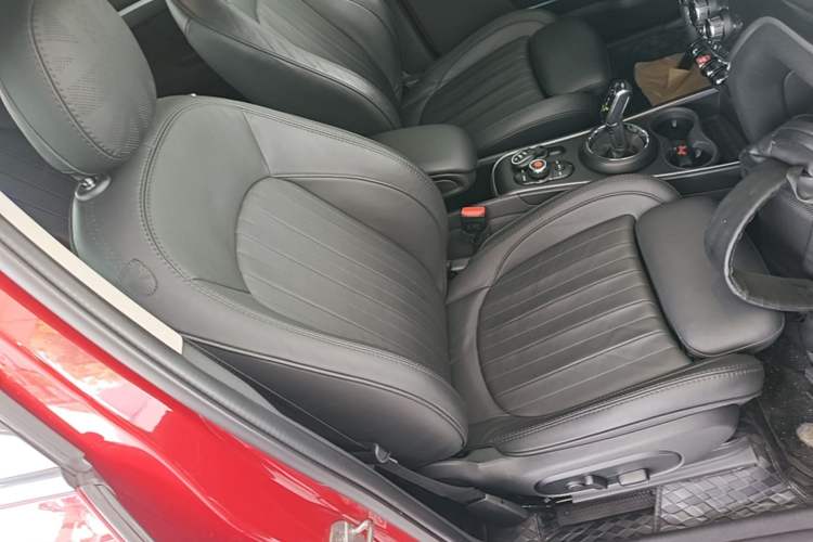 Used MINI Countryman 2019 2.0T COOPER S ALL4 Artist Right Front Seat