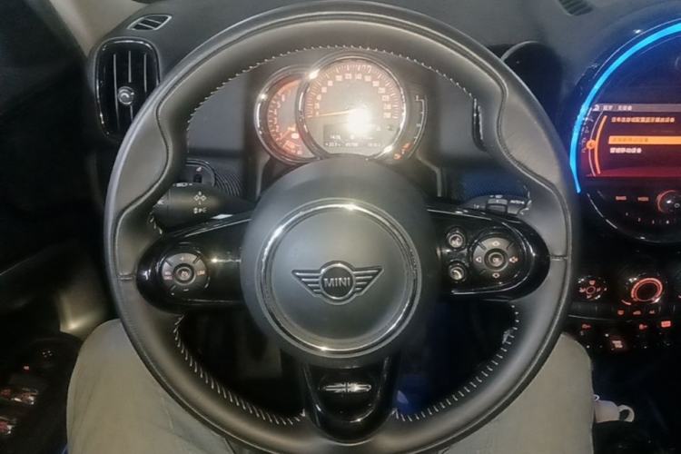 Used MINI Countryman 2019 1.5T COOPER ALL4 Artist Weekend Travel Edition Steering Wheel