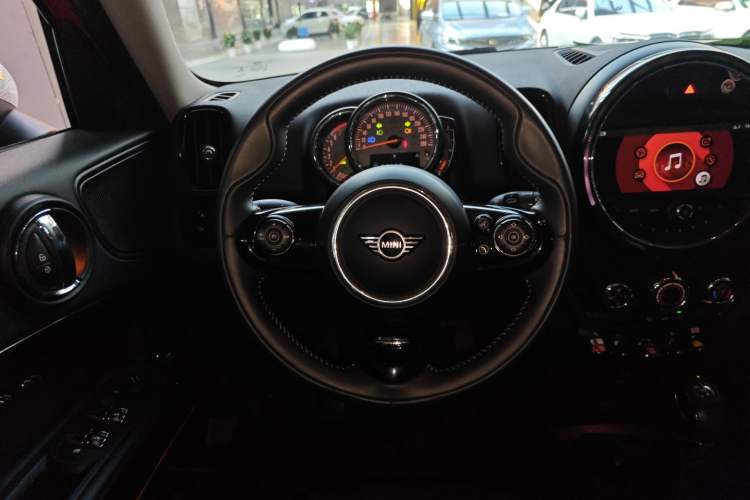 Used MINI Countryman 2019 1.5T COOPER ALL4 Artist Weekend Travel Edition Steering Wheel