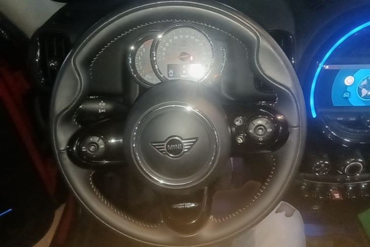 Used MINI Countryman 2019 1.5T COOPER ALL4 Artist Weekend Travel Edition Steering Wheel