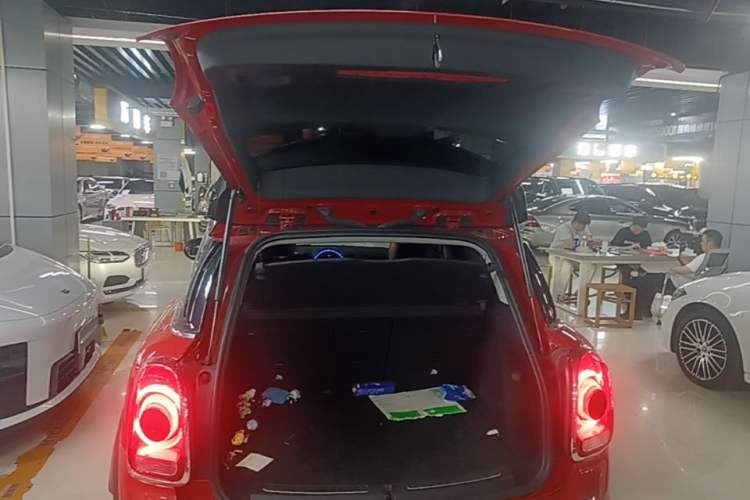 Used MINI Countryman 2019 1.5T COOPER ALL4 Artist Weekend Travel Edition Trunk