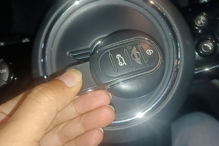 Used MINI Countryman 2019 1.5T COOPER ALL4 Artist Weekend Travel Edition Vehicle Key