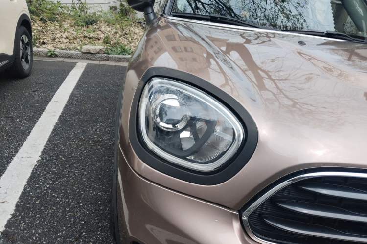 Used MINI Countryman 2019 1.5T COOPER ALL4 Artist Weekend Travel Edition Right Front Headlight