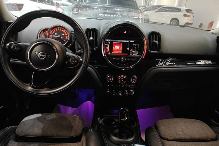 Used MINI Countryman 2019 1.5T COOPER ALL4 Classic Weekend Travel Edition Audio And AC Panel