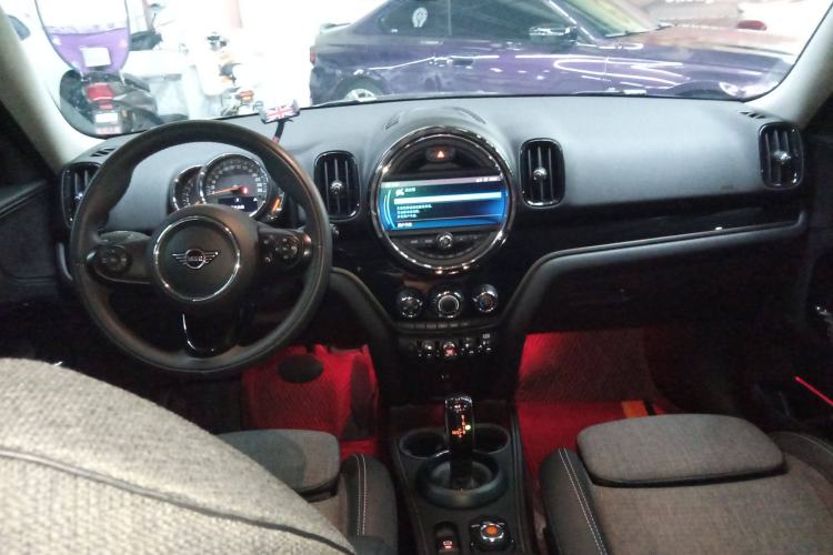Used MINI Countryman 2019 1.5T COOPER ALL4 Classic Weekend Travel Edition Center Console