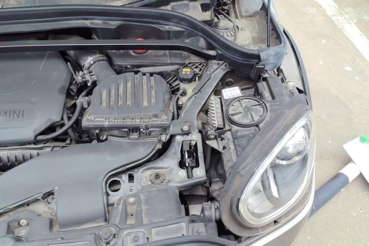 Used MINI Countryman 2019 1.5T COOPER ALL4 Artist Weekend Travel Edition Engine Bay Left