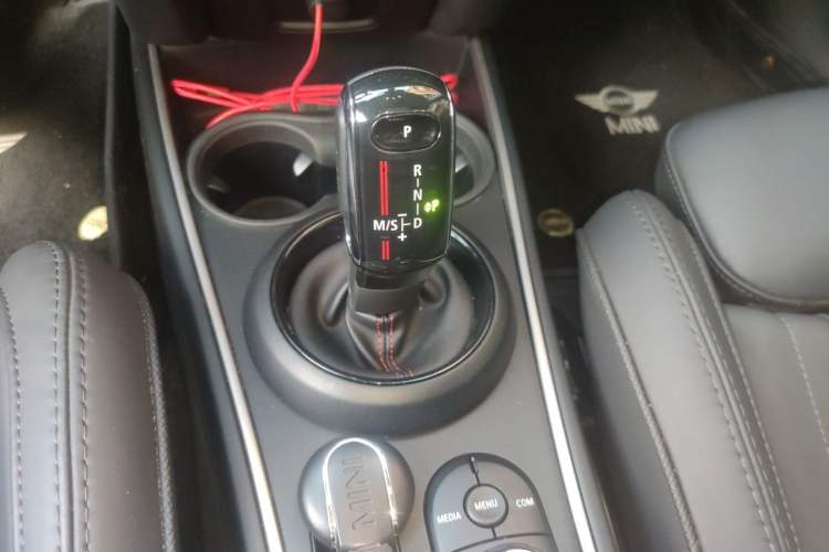Used MINI Countryman 2019 2.0T COOPER S ALL4 Artist Gear Lever