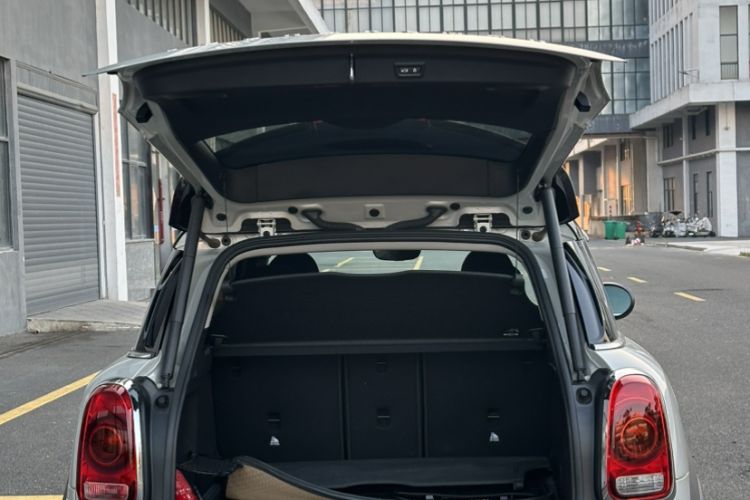 Used MINI Countryman 2019 2.0T COOPER S ALL4 Artist Interior 11