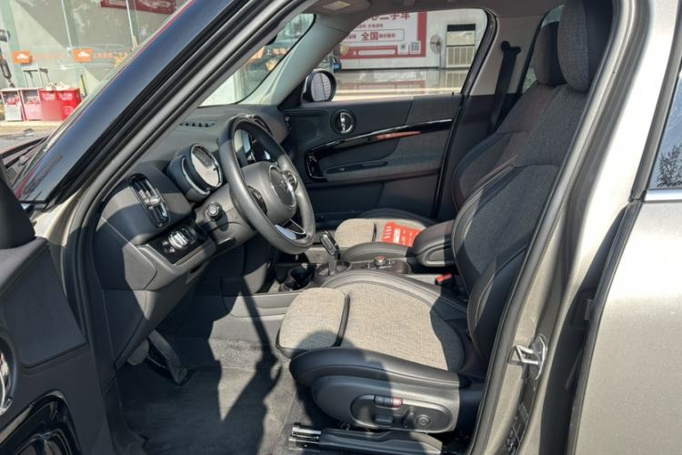 Used MINI Countryman 2019 2.0T COOPER S ALL4 Classic Edition Interior 3