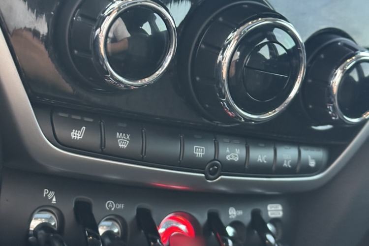 Used MINI Countryman 2019 2.0T COOPER S ALL4 Artist Interior 6