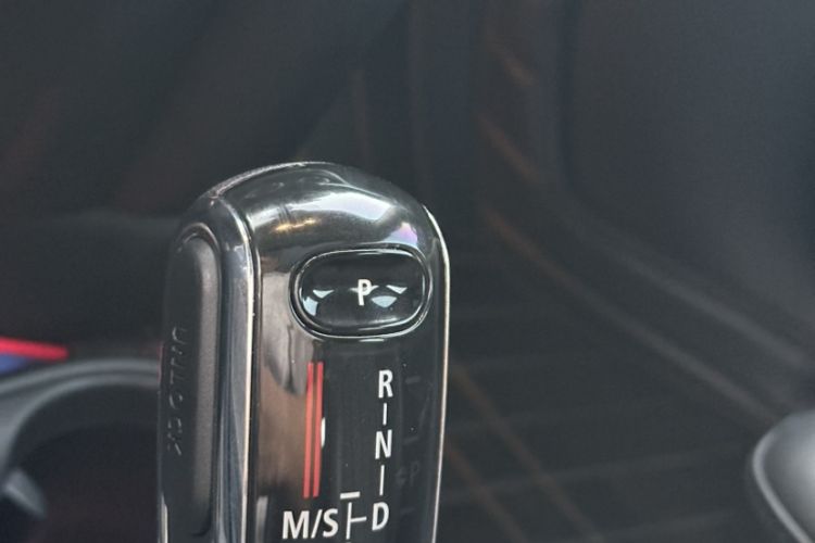 Used MINI Countryman 2019 2.0T COOPER S ALL4 Artist Interior 7
