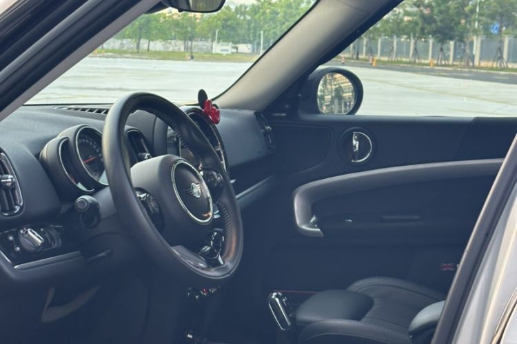 Used MINI Countryman 2019 2.0T COOPER S ALL4 Artist Interior 8