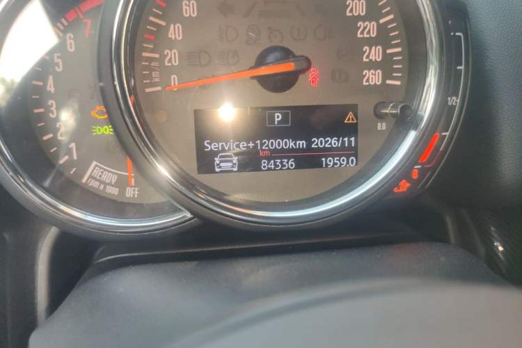 Used MINI Countryman 2019 2.0T COOPER S ALL4 Artist Odometer Close Up