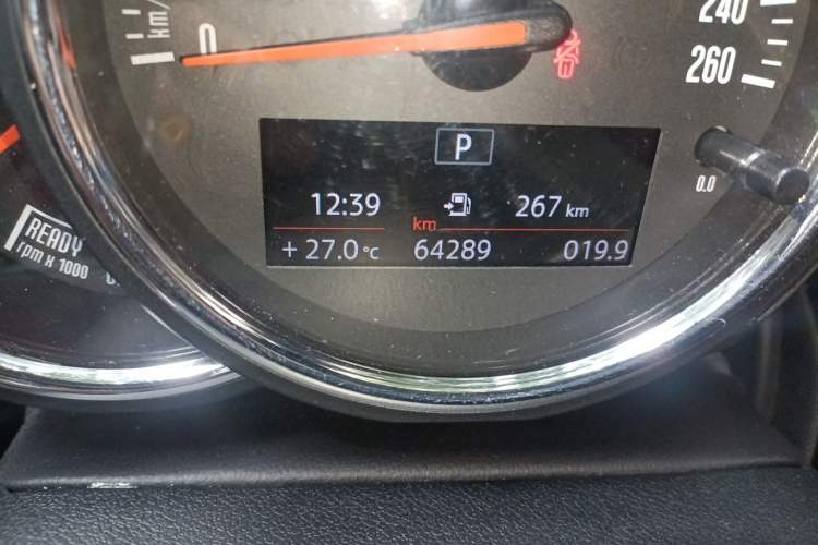 Used MINI Countryman 2019 1.5T COOPER ALL4 Classic Weekend Travel Edition Odometer Close Up