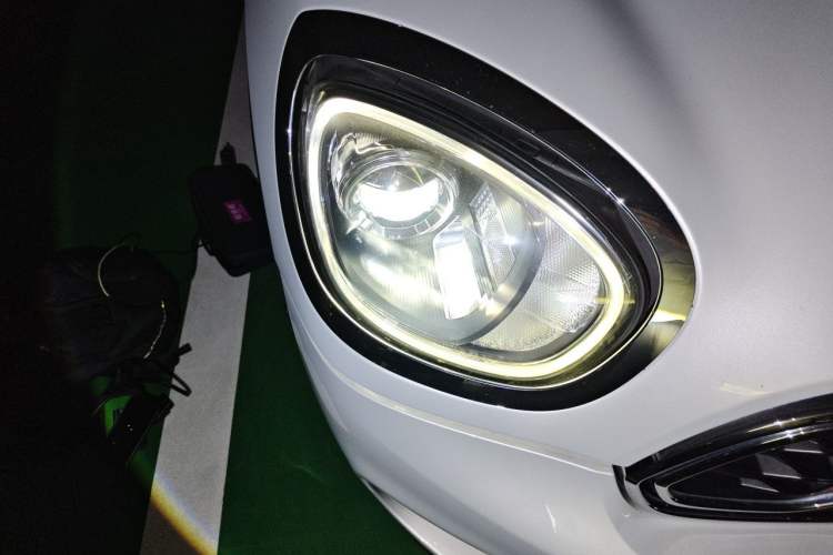 Used MINI Countryman 2019 2.0T COOPER S ALL4 Artist Right Front Headlight