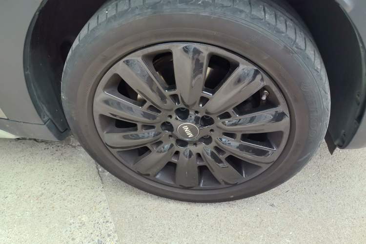 Used MINI Countryman 2019 1.5T COOPER ALL4 Artist Weekend Travel Edition Right Front Wheel Hub
