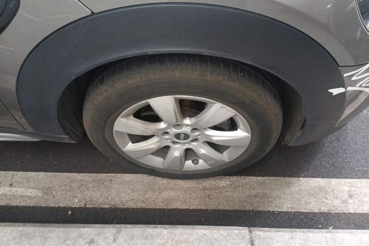 Used MINI Countryman 2019 1.5T COOPER ALL4 Classic Weekend Travel Edition Right Front Wheel Hub