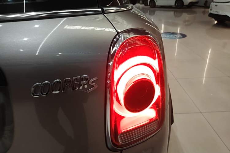 Used MINI Countryman 2019 1.5T COOPER ALL4 Classic Weekend Travel Edition Right Rear Taillight